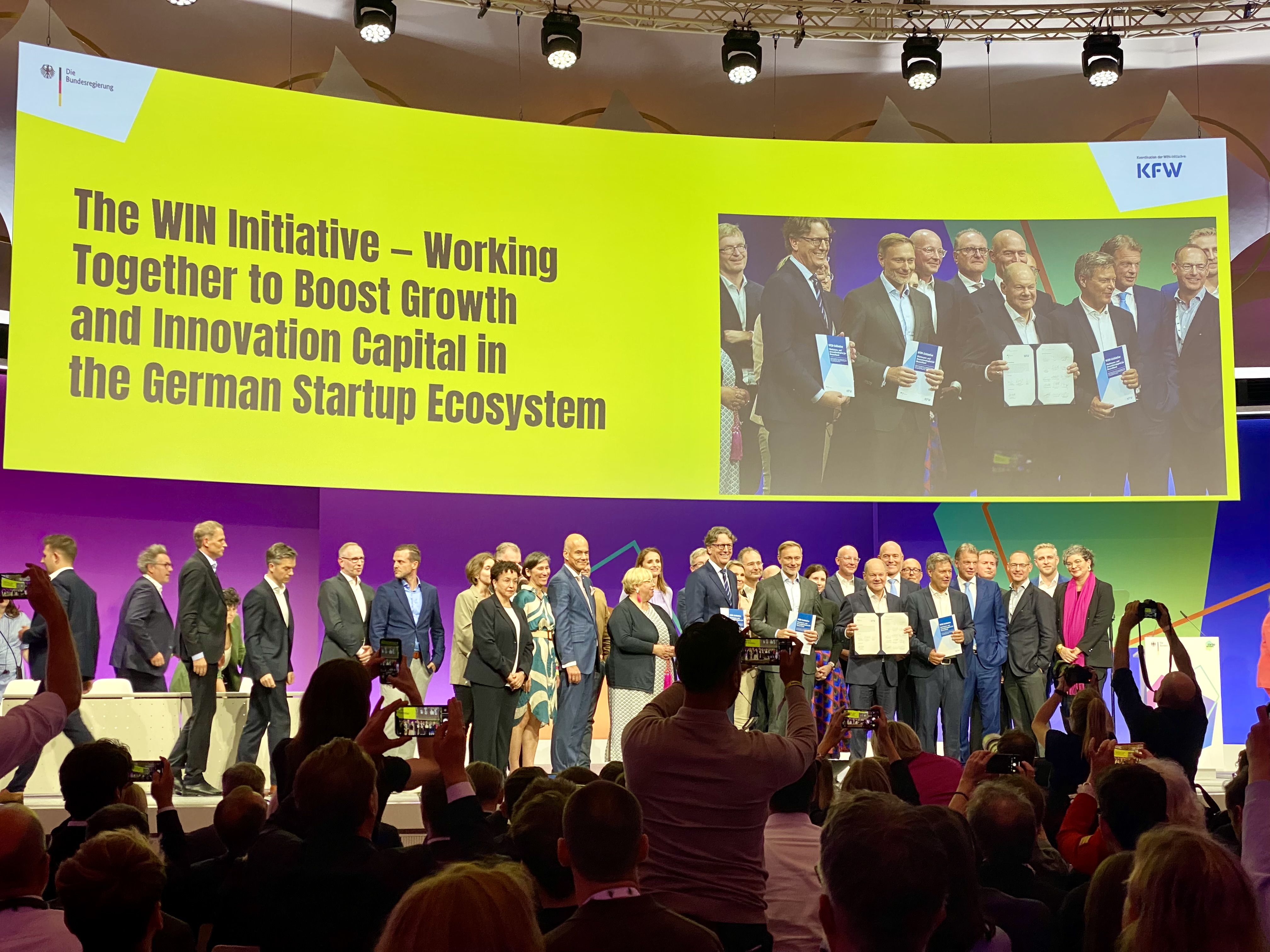 IWIN Initiative Unterzeichnung 17.09.2024 beim Startup Germany Summit